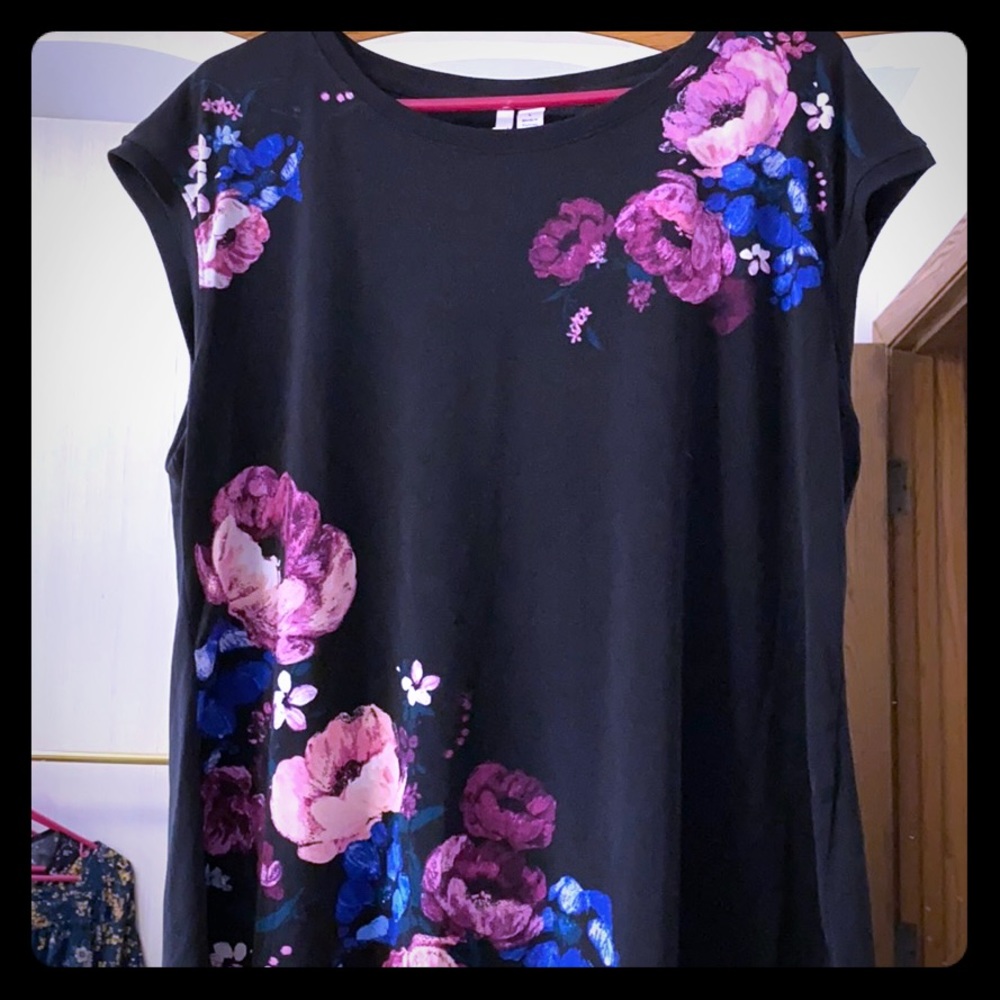 Super cute Elle top!
